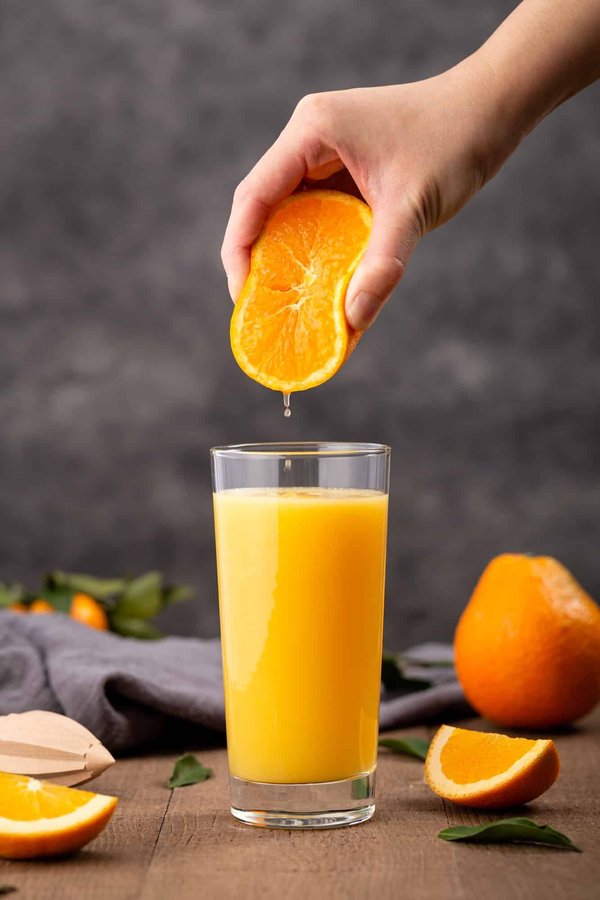 Les raisons de privilégier d'autres options au jus d'orange matinal