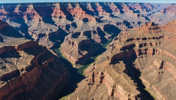 Survoler le Grand Canyon en hélicoptère : la meilleure façon de profiter du paysage