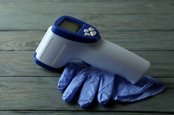 Quels sont les avantages du thermomètre laser par rapport aux thermomètres traditionnels ?