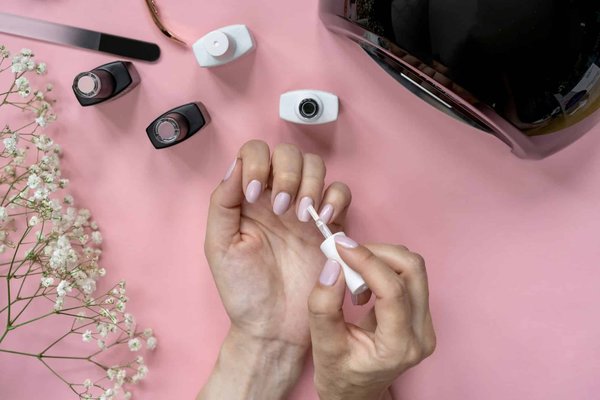 Comment bien s'équiper pour prendre soin de ses ongles à la maison ?